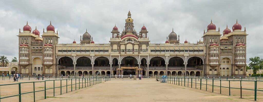 Mysore_palace_front_view_001