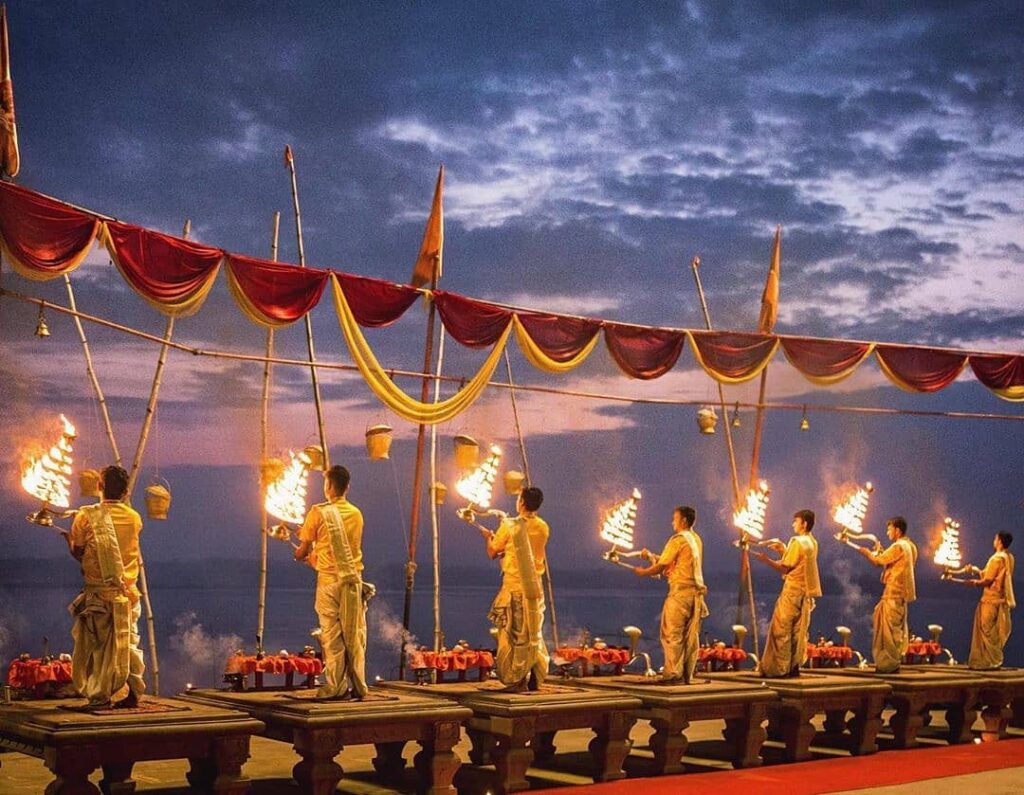 grand-ganga-arti-at-dasaswamedh-ghat-featured